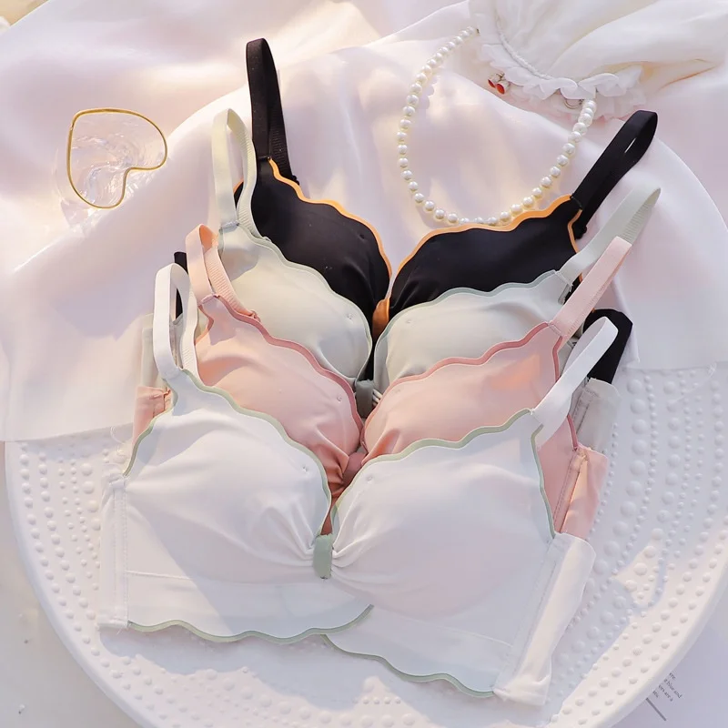

Ladies gather thin breast-receiving anti-sagging latex bra without steel ring