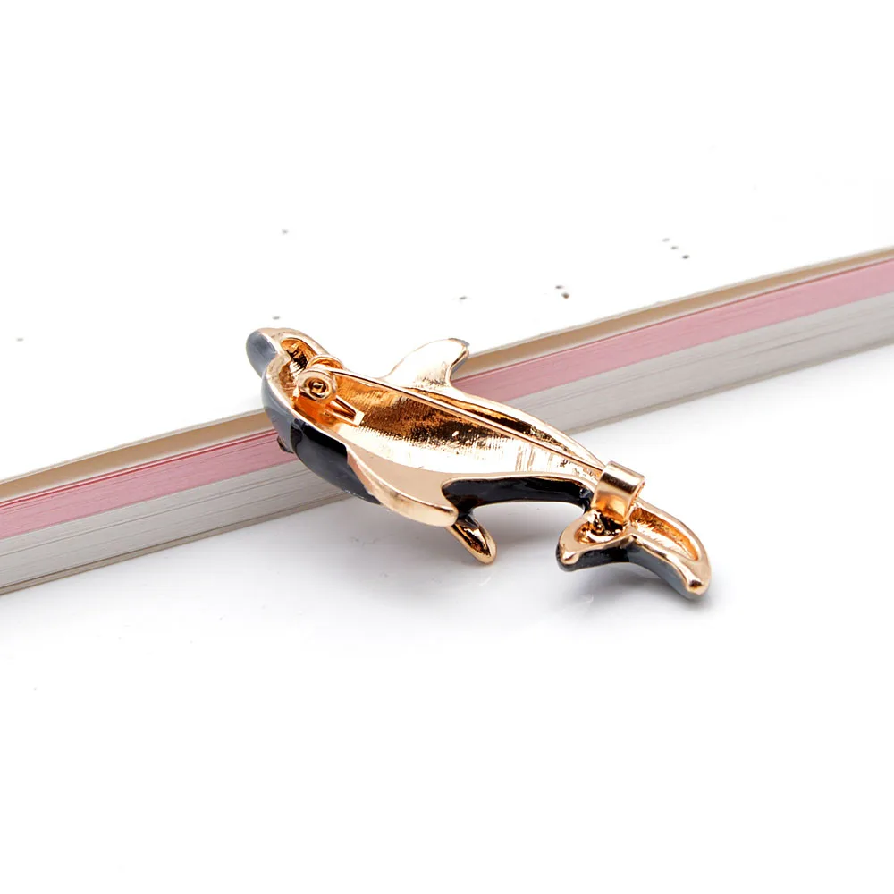 

CINDY XIANG Rhinestone Grey Color Dolphin Brooches For Women Enamel Animal Fish Brooch High Quality New Design 2020 Gift