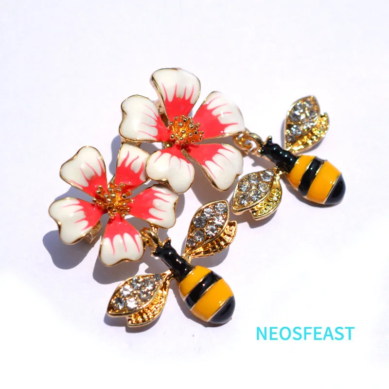 Цветочная эмалированная милая булавка на грудь с пчелой для женщин, золотого цвета, с камнями-ринестонами, насекомое, пальто, одежда, женский подарок, модные украшения.