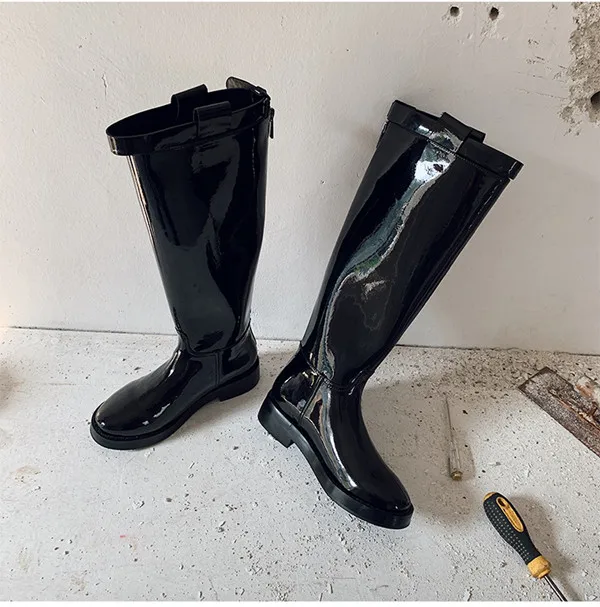 black Patent leather Новые Высокие сапоги; женская обувь на плоской подошве; армейские ботинки с пряжкой и ремешком в британском стиле; рыцарские сапоги до колена; черные сапоги из лакированной кожи; Botas Mujer - Цвет: black Patent leather