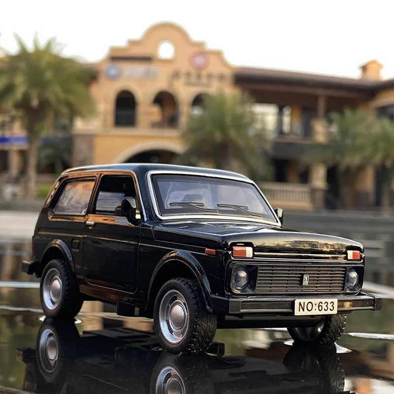 

1:32 LADA NIVA Classic Car Alloy Car Diecasts & Toy Vehicles Metal Toy Car Model High Simulation Collection Childrens Toy Gift