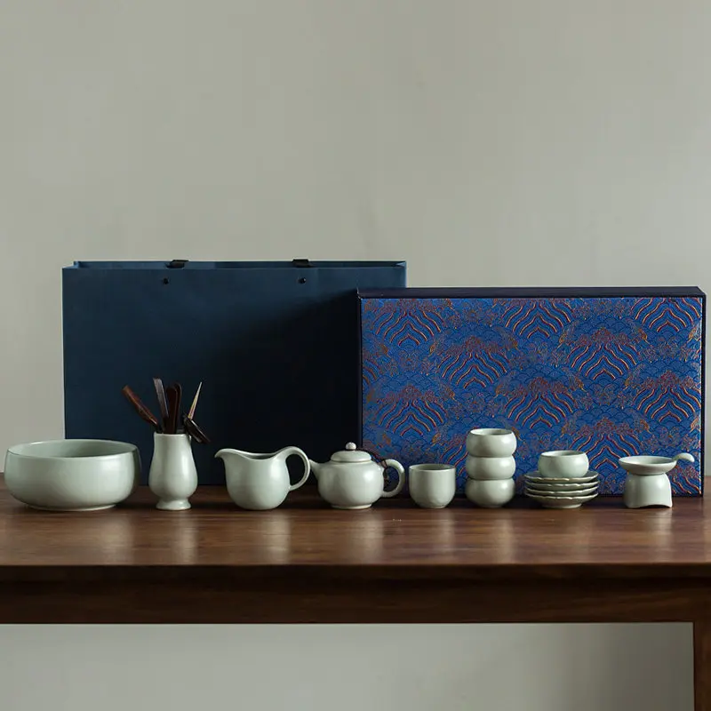 

A complete set of high-grade Ru porcelain teapot and cup set