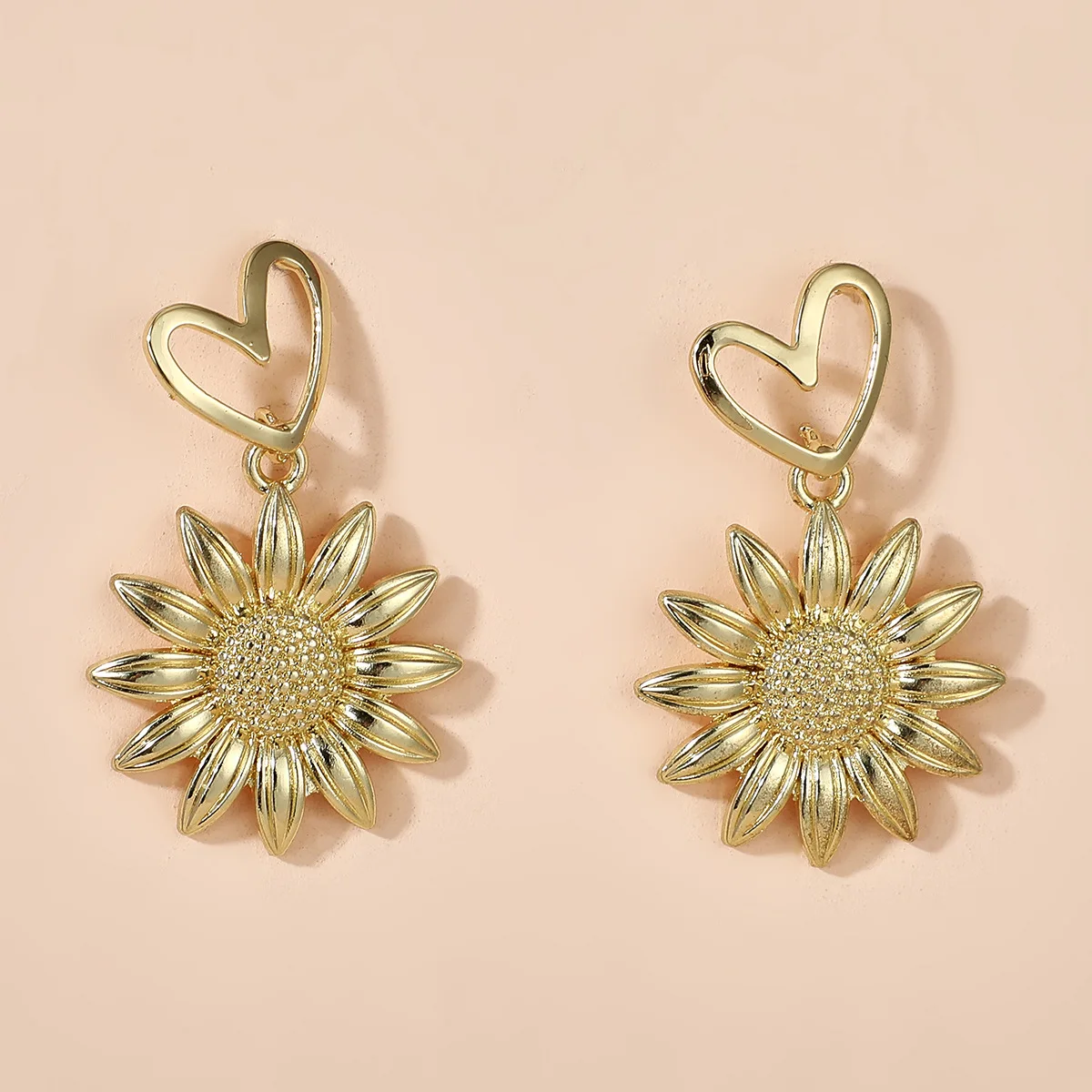 

Новинка 2020, Стильные Золотые милые серьги-гвоздики в виде маргариток Taiyanghua, крутые женские универсальные серьги