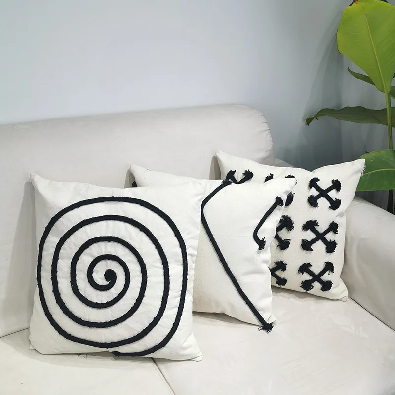 Наволочка с вышивкой в скандинавском стиле 45x45 см | Дом и сад