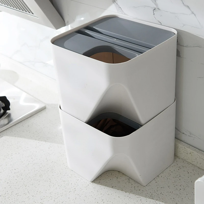 

Lata De Lixo Da Cozinha Empilhada Que Classifica O Escaninho De Lixo Que Recicla O Escaninho Do Lixo Da Seca E Molhada Do