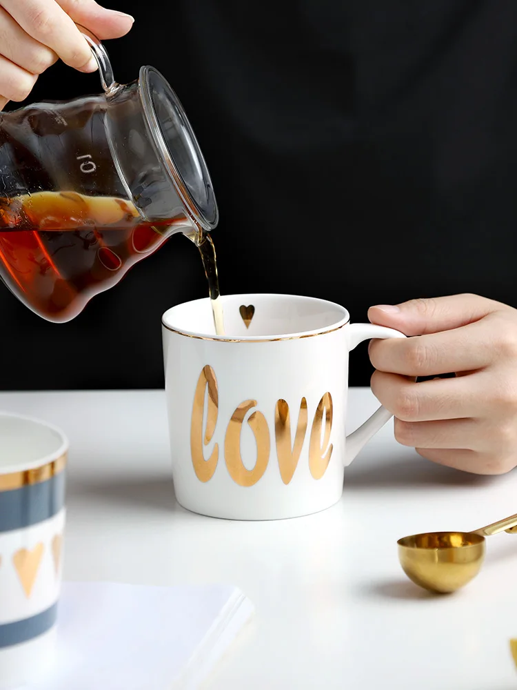Креативная большая кофейная кружка белого и золотого цвета с буквенным принтом
