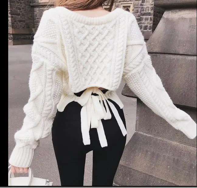 Осенний женский короткий свитер модный с v-образным вырезом на спине