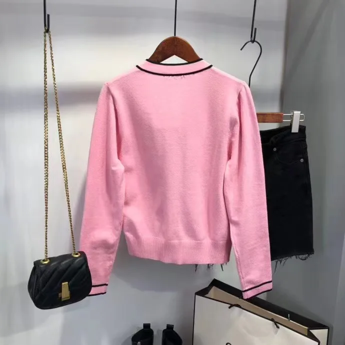 

2020 women's new cardigan Catwalk sweater cardigan Pink line crew neck Very nice contrast design