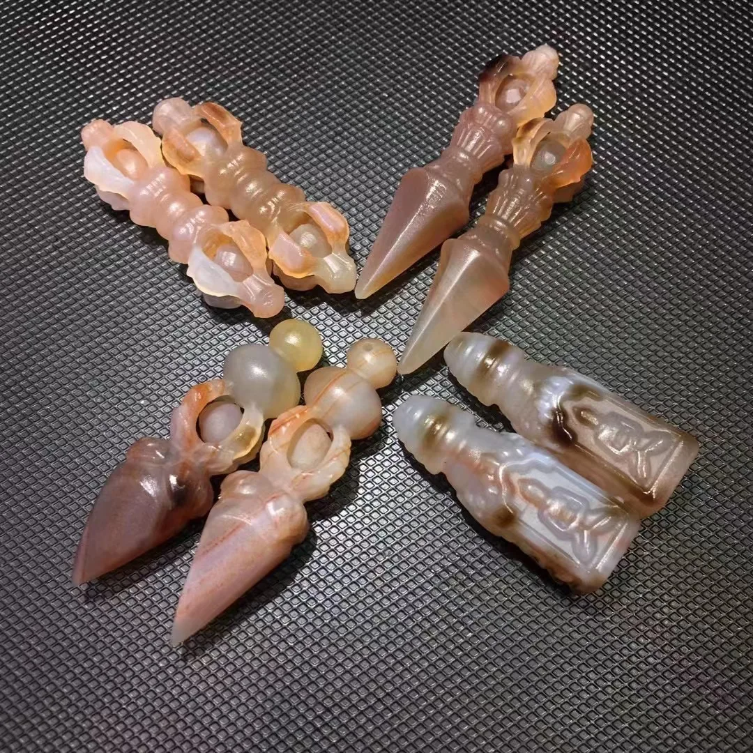 

2pcs/lot natural exquisite carved dzi bead Thickness of patina Guru Rinpoche Exquisite craftsmanship folk-custom Fine weathering