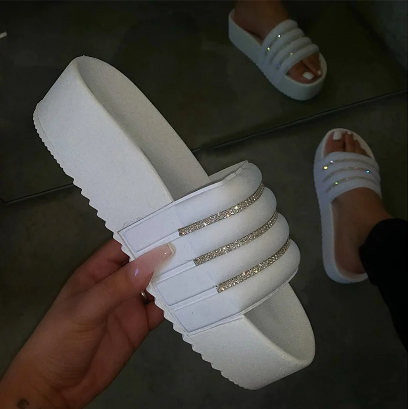 

Сланцы женские на платформе, мягкие пляжные шлепанцы, повседневная обувь с блестками, плоская подошва, для дома, лето 2020