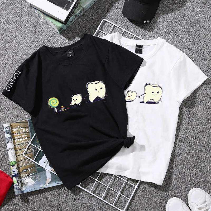 Трендовая индивидуальная печать зубьев далеко от раньше утюг на переводе