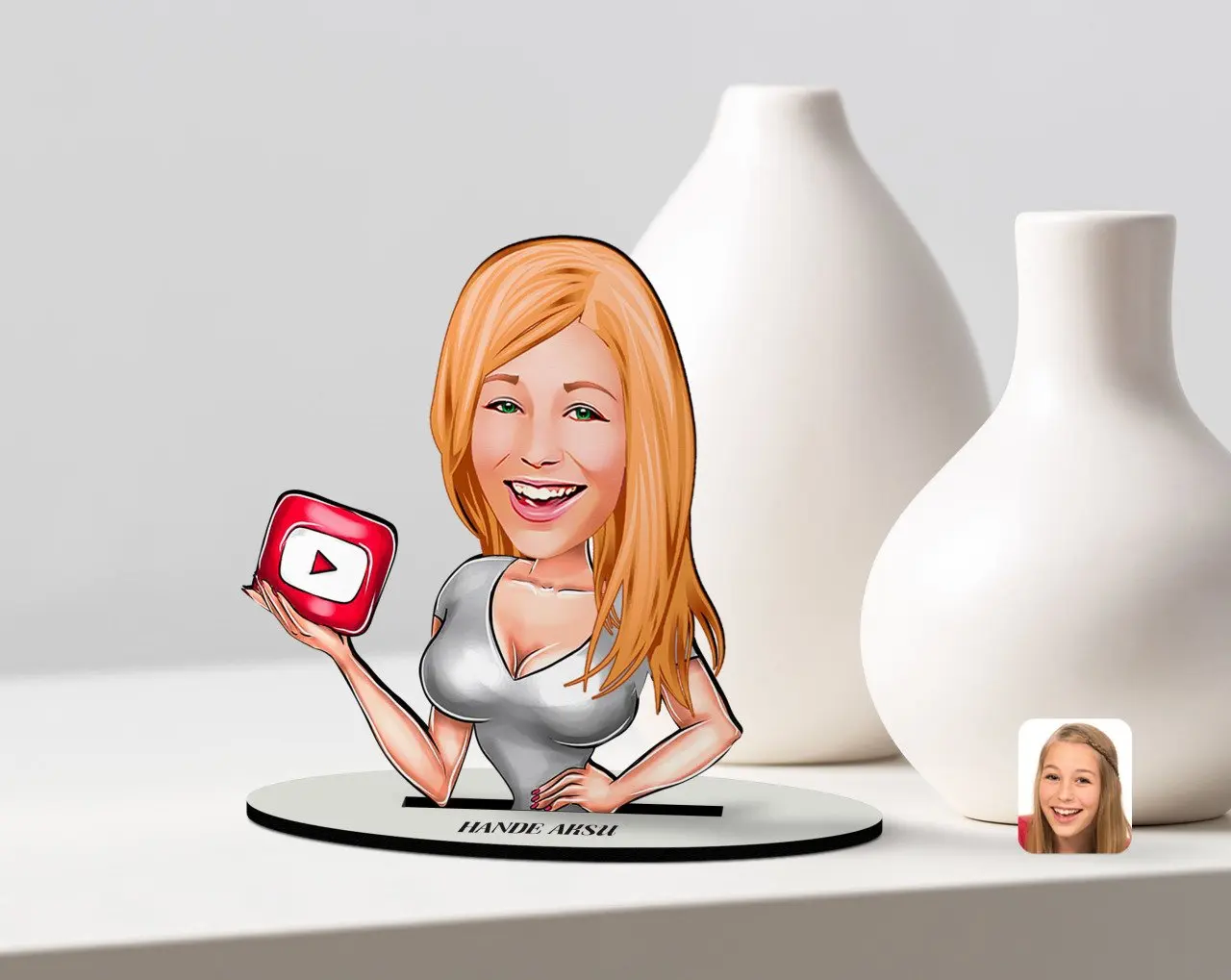 

Персонализированная Женская карикатура Youtuber деревянная безделушка Модель-2