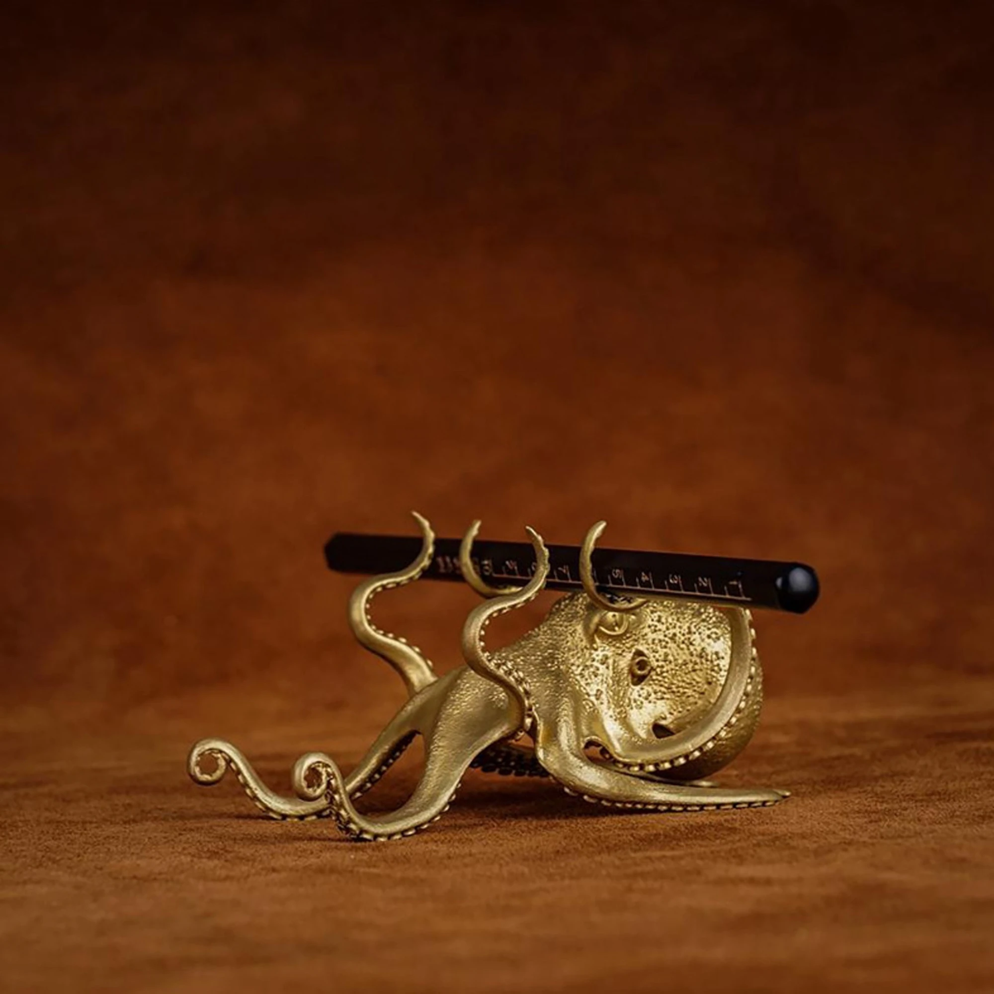 

Newest Arrival Universal Cellphone Stand Metal Octopus Shaped Tabletop Decorative Phone Bracket for iPhone Samsung Android