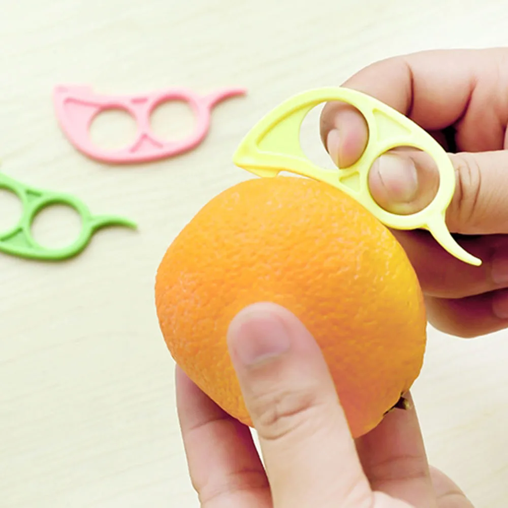 

1pcs Two Finger Type Open Orange Peel Kitchen Tools fruit Parry Orange Convenient And Safe Random Color Kitchen Accessories Tool