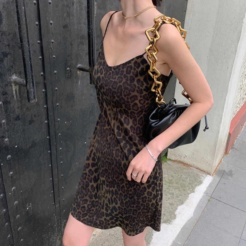 : Для леопардовое платье 2021 летнее женское с открытыми плечами v образным вырезом