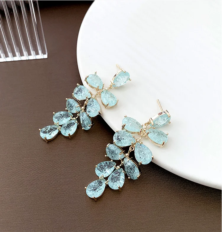 

Women Green leaf earrings long tassel exaggerated ins crack design earrings