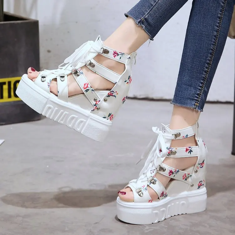 Женские босоножки на танкетке повседневные сандалии платформе со шнуровкой и
