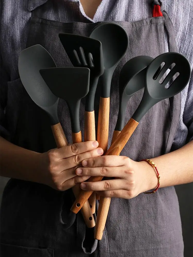 

Black Silicone Cooking Utensils kitchen Accessories Set Tool Ladle Egg Beaters Shovel Cooking Non-stick Wooden Handle Spatula EL