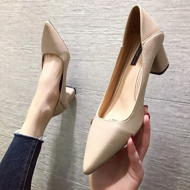 Весенние женские модельные туфли Водонепроницаемые с острым носком Женские