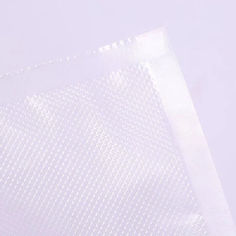 Пылесосов не упаковали в пакет пылесосов для защитной упаковки. Защелка сумки. |