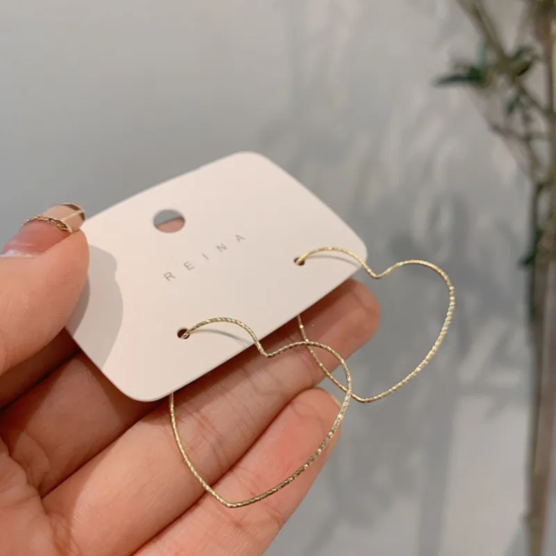 

New Fashion Super Fairy Brushed Love Female Earrings Elegant Temperament Cold Wind Earrings Earrings Women Wholesale