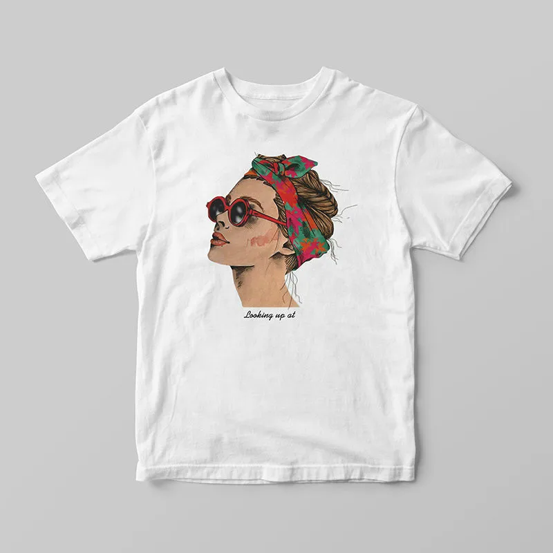 Женская футболка с круглым вырезом короткими рукавами и принтом в европейском