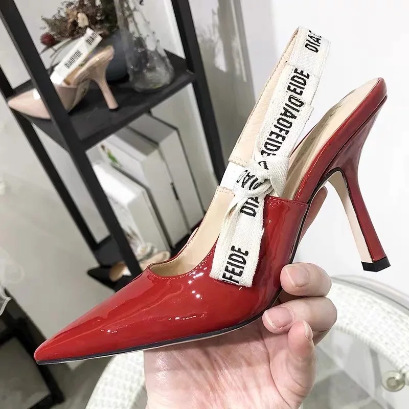 9.5cm Red PU Туфли-лодочки на каблуке 9,5 см; стильные женские туфли-лодочки и сандалии с бантиком; модные женские туфли-лодочки на каблуке с острым носком, украшенные буквенным принтом, с открытой пяткой - Цвет: 9.5cm Red PU