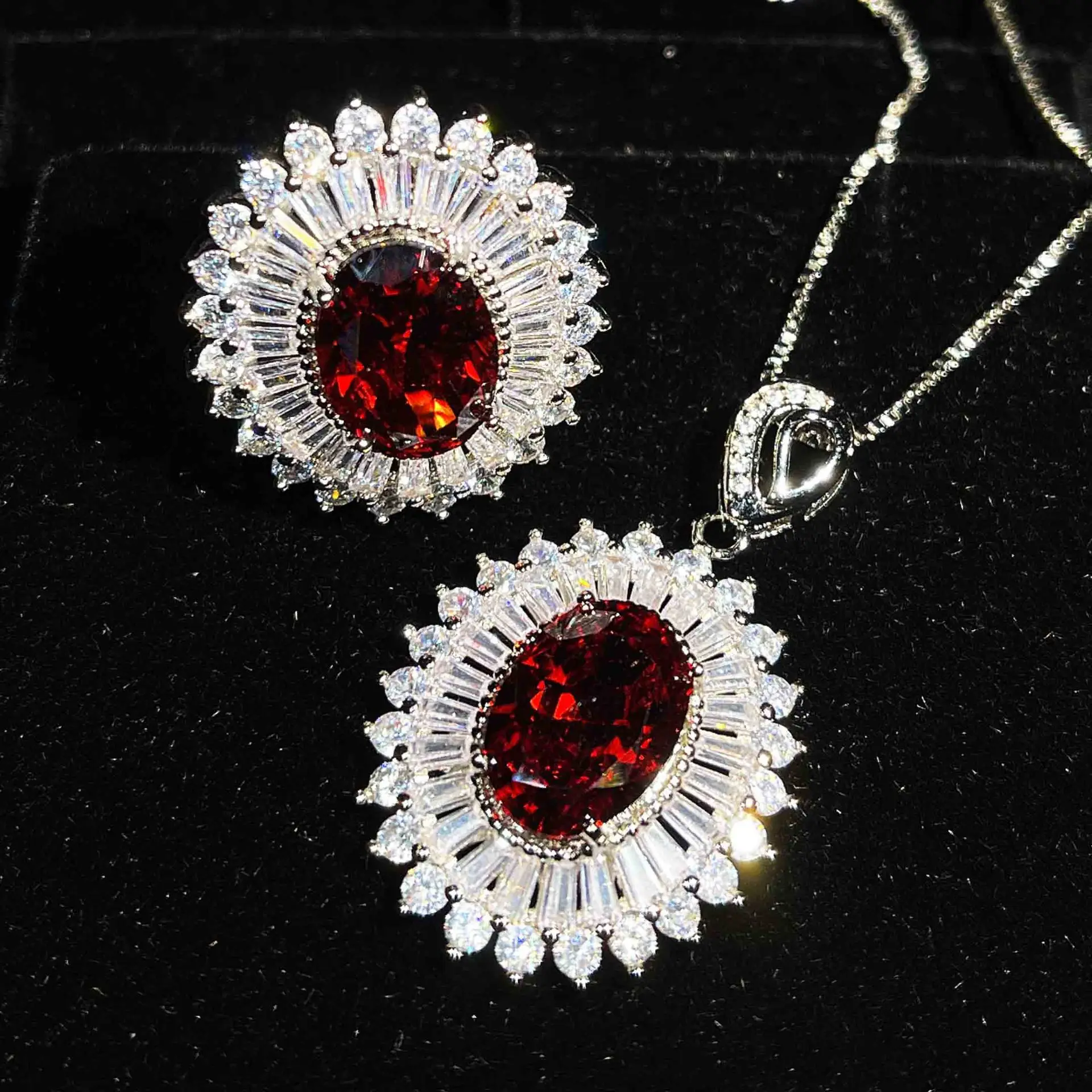 

Charm Retro Oval Ruby Gemstone Sunflower Jewelry Set Silver Color Red Crystal Zircon Stone Pendants Necklace Ring For Women