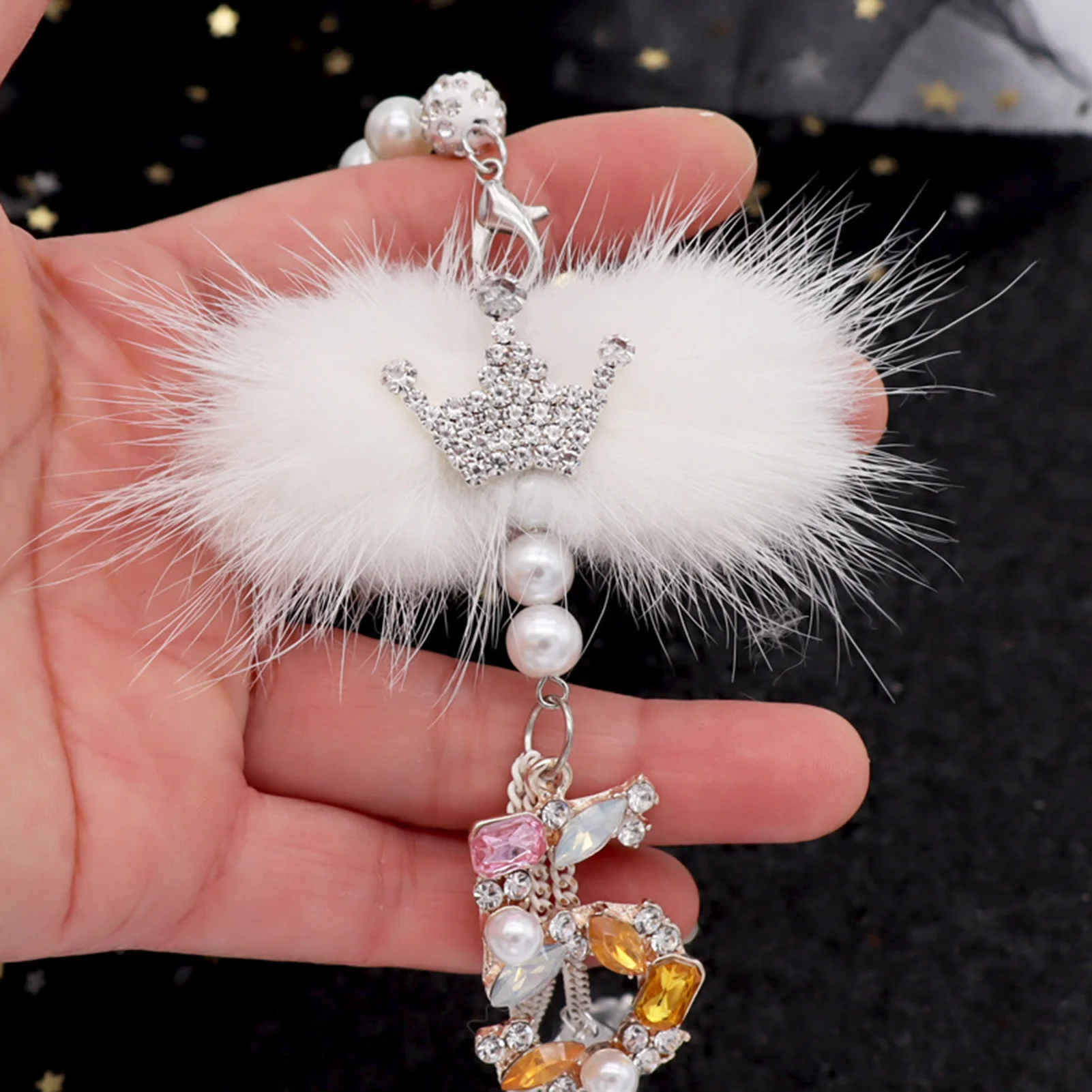 

Fashion Auto Car Pendant Diamond Crystal Fur Element Decor Automobile Rearview Mirror Car Hanging Ornaments Car Accessories