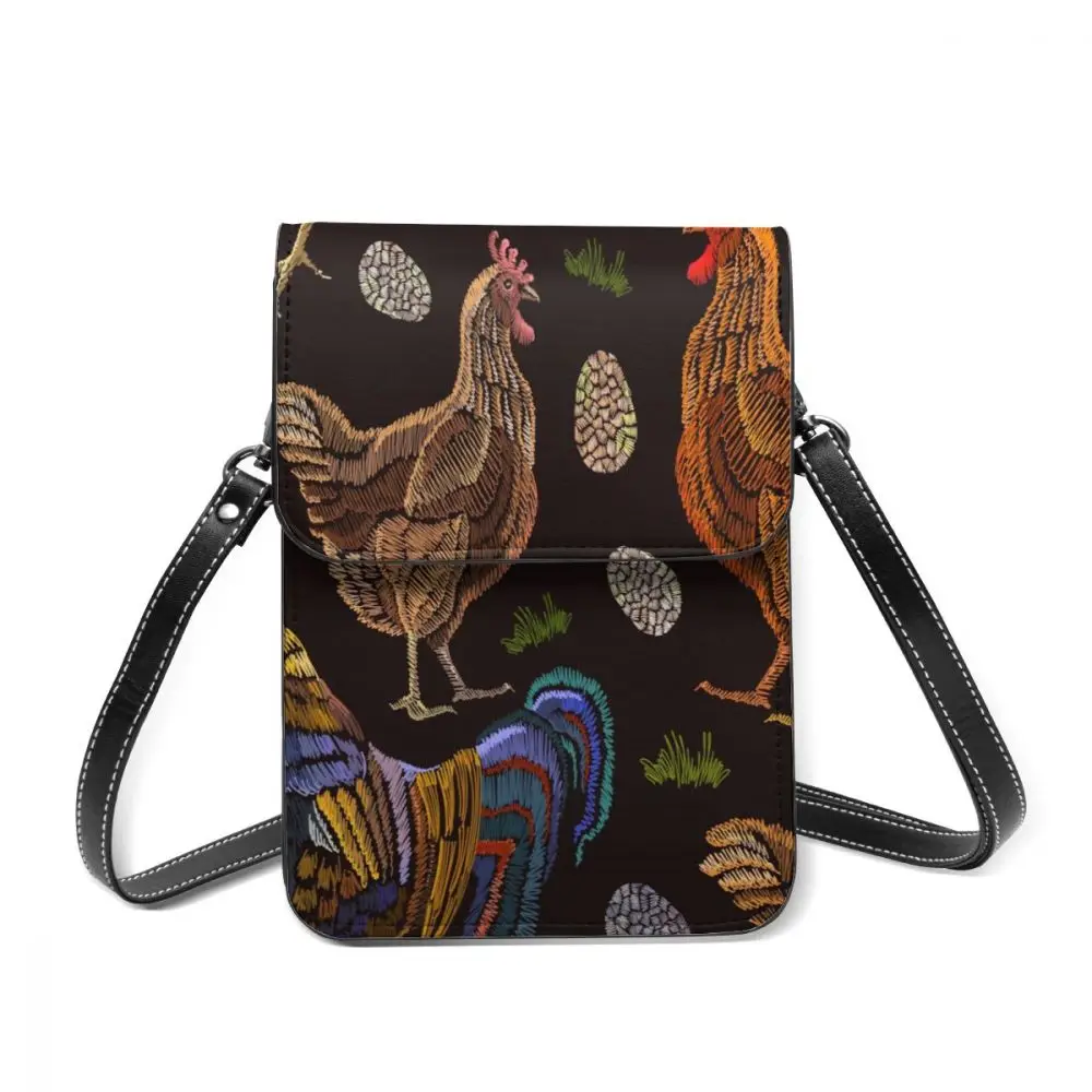 Сумка-мессенджер на ремне с вышивкой в виде курицы и петуха кредитница кармашком