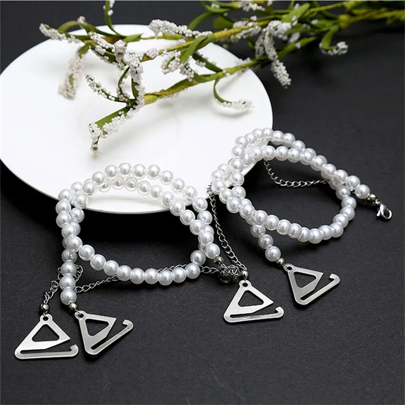 Женское платье с искусственным жемчугом однорядное на бретельках прозрачными