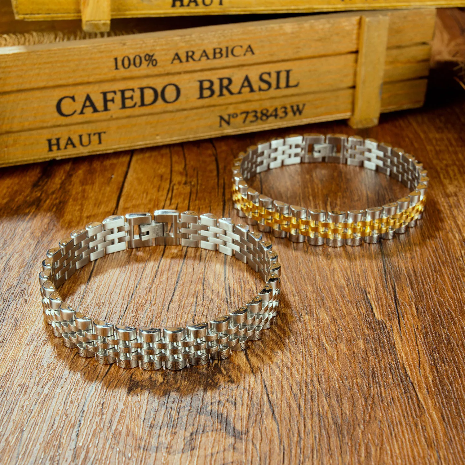 

Simple and stylish personality Men's Titanium Steel Bracelet Bracelet jewelry Comfortable The New Toggle-clasps Classic Metal