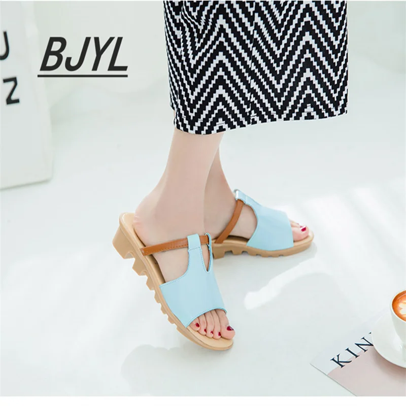 

New summer women's shoes drag cool women's flat shoes student shoes trendy fashion slope heel comfortable slippers
