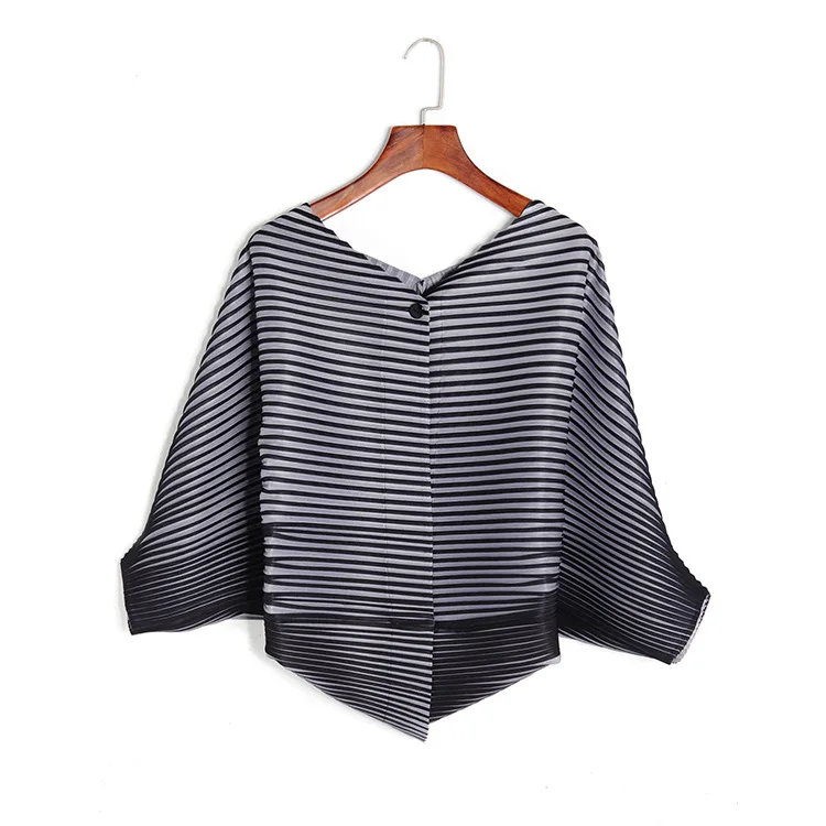 

TVVOVVIN V-neck Pleated Bat Sleeve Short Coat Spring New Thin Personalized Stripe Print Loose Cardigan Jacket Female Z811
