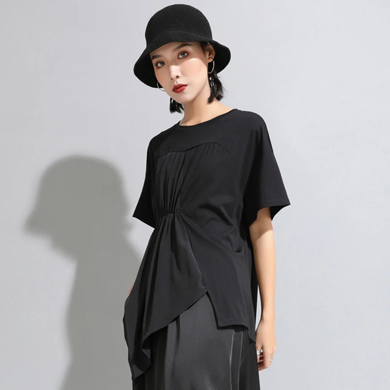 Женская Асимметричная футболка EAM черная плиссированная сложного кроя с круглым