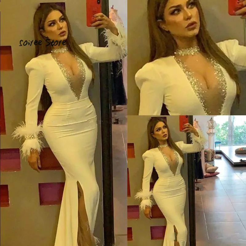 Женское вечернее платье русалка белое длинное с бусинами вырезом под горло и