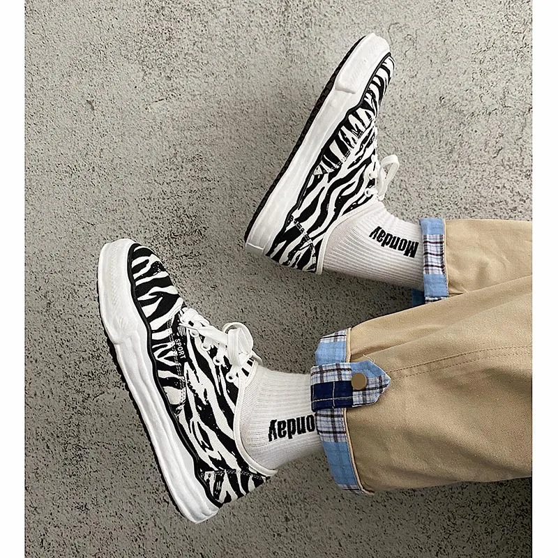 

Summer new men's dissolving shoes canvas men's shoes fashion board shoes men's breathable striped men's shoes casual shoes