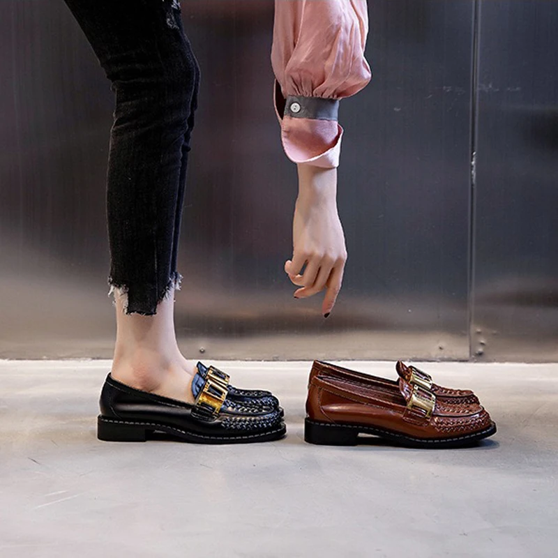 

Hjwsfdcai Women Genuine Leather Leather Shoes Metal Decor Fashion Casual Female Shoes Wear-Resistant Street Style Mujer Shoes