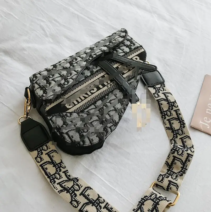 

2021 New Style Portable Slanting Span Small Bag Elegant Retro Wide Shoulder Saddle Bag Fashion Western Embroidery Underarm Bag