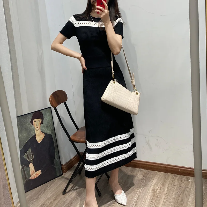 

Light luxury positioning m family dress temperament goddess skirt 2021 new spring and summer short sleeve knitted skirt suit
