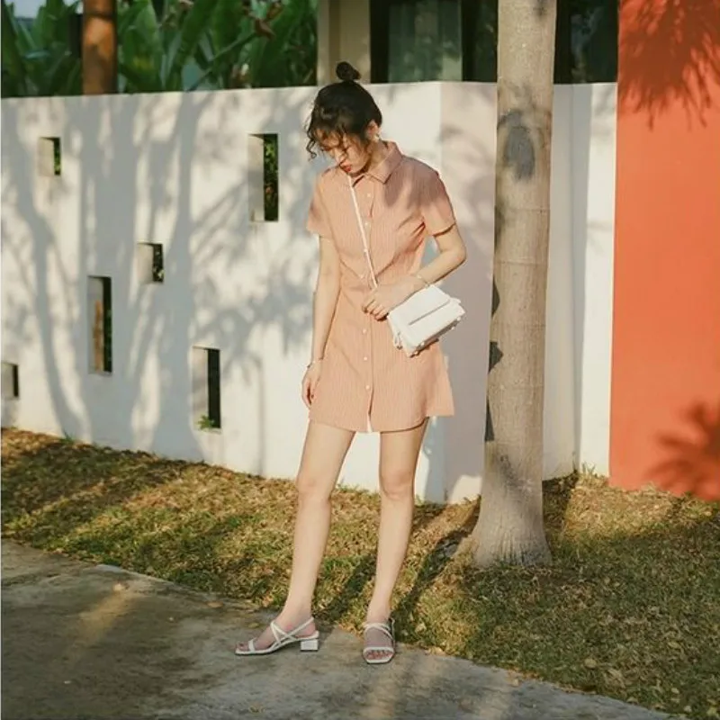 Женское платье-рубашка оранжевое розовое в полоску с отворотом мини-юбка