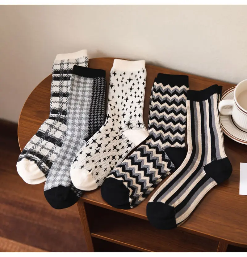 

3Pairs/Lot Classic Women's Cotton Socks Women's Plaid Socks Female Girl's Socks Middle Tube Socks Woman Socks