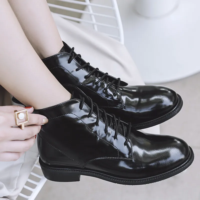 Женские короткие ботинки FEDONAS черные мотоциклетные из натуральной кожи с