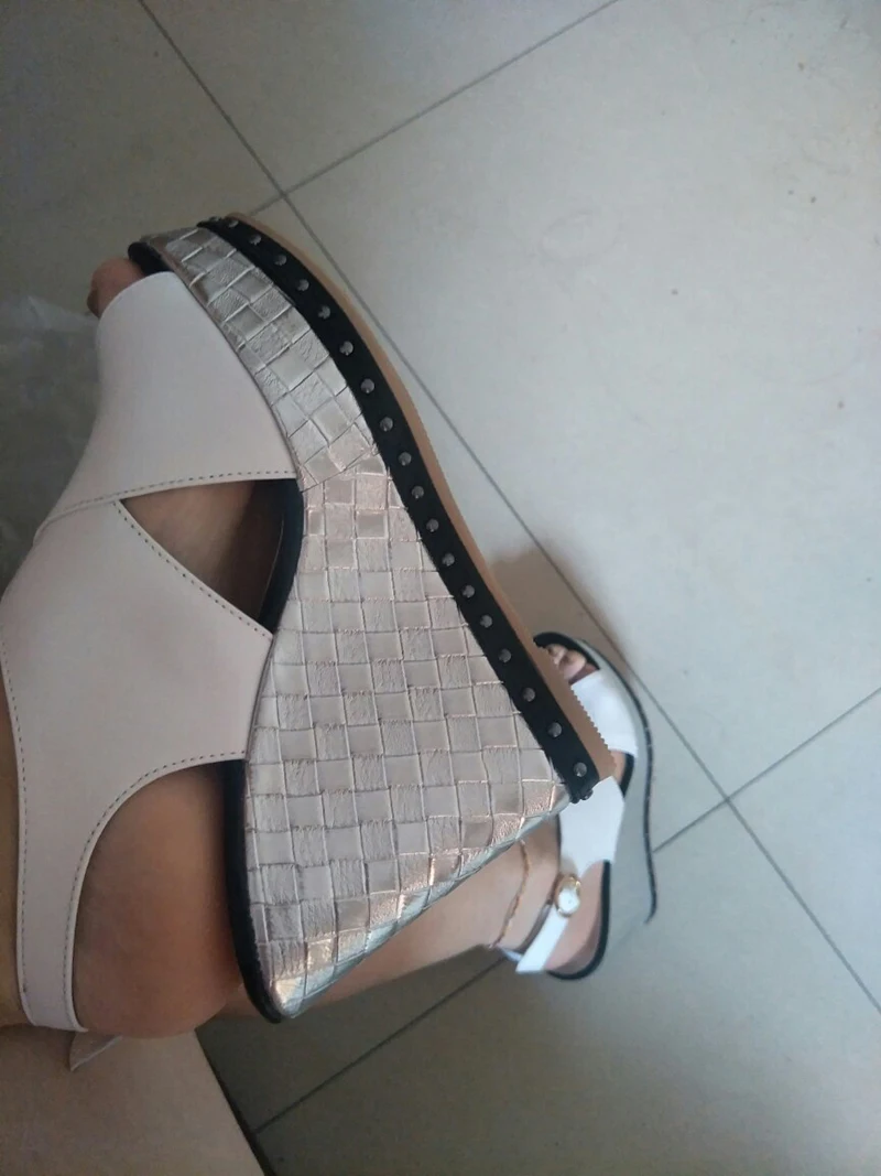 Подглядывать высокий каблук экстремальный Slingback фетиш заклепка обувь насосы Серебряный шпилька платформа клинья сандалии лето женщины Настоящая кожа Лето