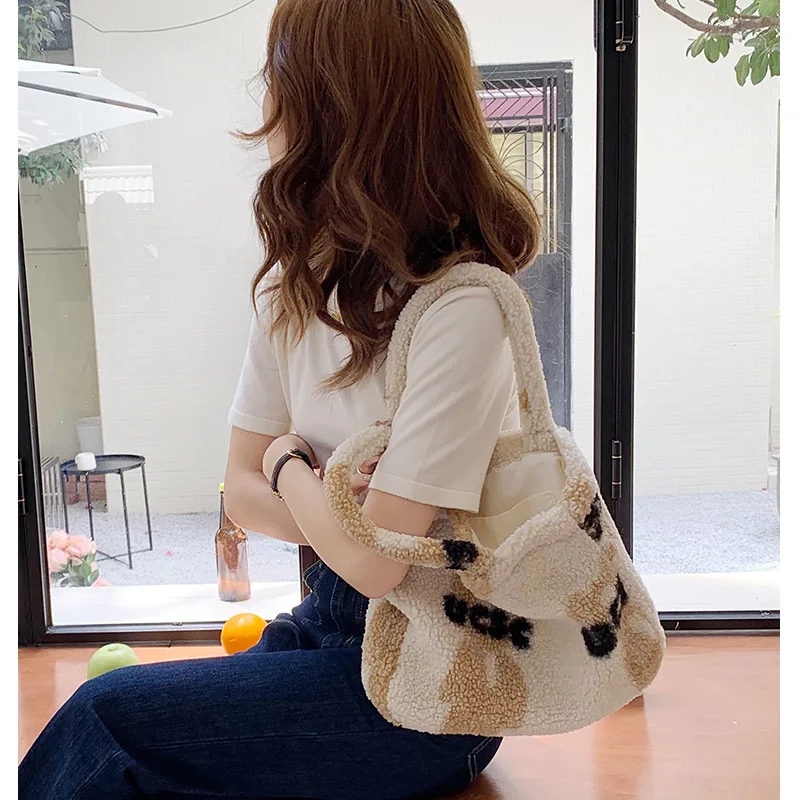 

Korean Style Plush Handbags Women Cartoon Bear Print Shoulder Bag Imitation Lamb Wool Tote Bag New Winter 2021 Soft Bags Bolso