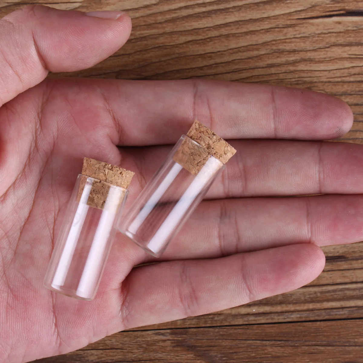 

100 pieces 3ml 16*35mm Glass Tubes Test Tubes with Cork Lids Glass Jars Glass Vials Tiny Glass bottles for DIY Craft Accessory