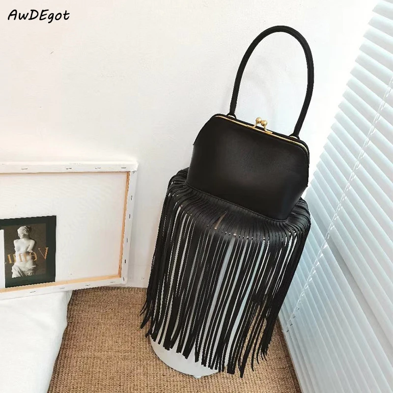 

Top Metal Frame Shell Handbags Female Women Trend Shoulder Bag Long Tassel Bags Ladies Daily Fringe Bags Hand Purse Stylish Bags