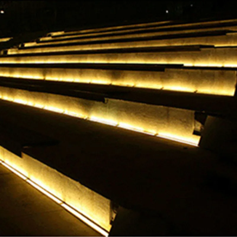 Светодиодный светильник с датчиком движения для лестниц водонепроницаемый