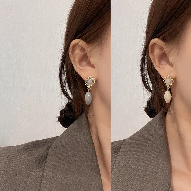

Vintage Asymmetric Acrylic Earrings Women's Stud Earrings Ornaments Korean Women Hanging Earrings Cute Christmas Gifts