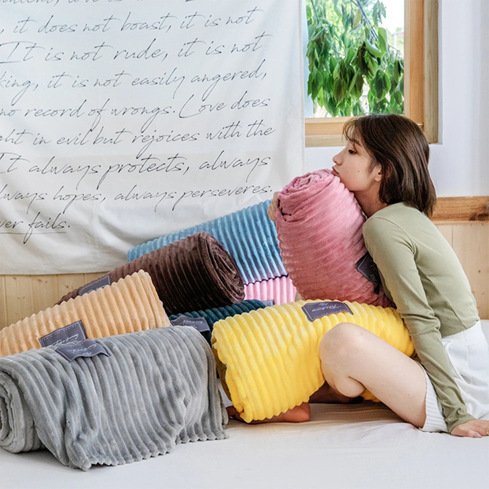 

New Style Machine Washable Super Warm Coral Fleece Thicken Blanket for Bed Suitable For King Size